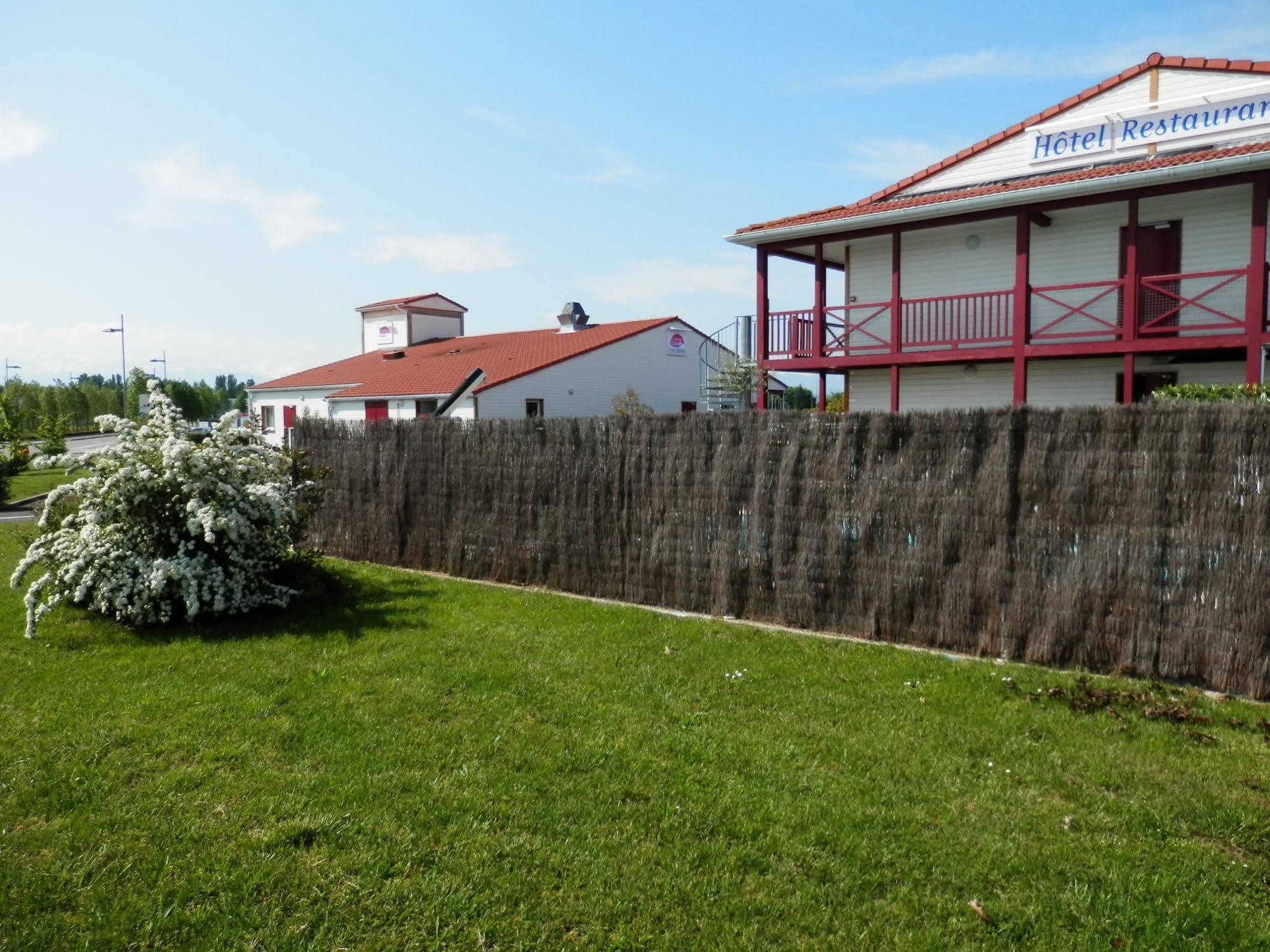 Everhotel De Tarbes-Ibos Exterior photo